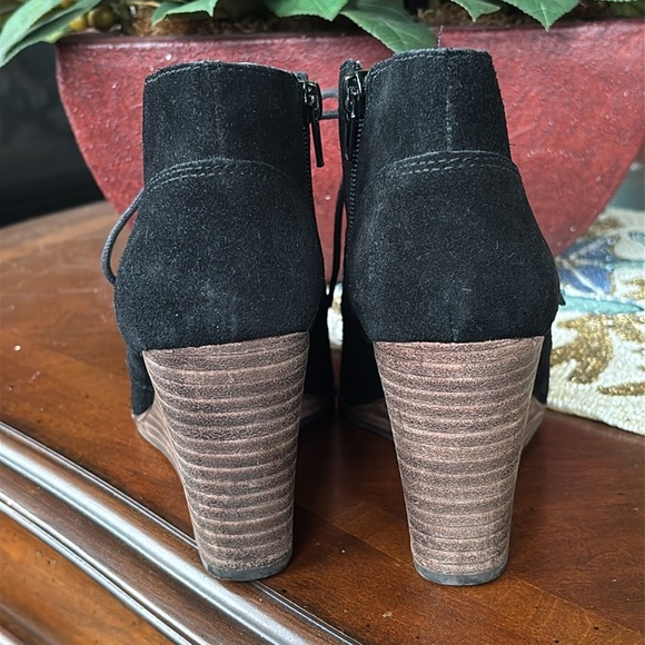 Lucky Brand Genuine Suede Black Lace Up Wedge Ankle Boots Booties w/ Side Zipper - Picture 5 of 15